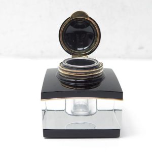 TINTERO MONTBLANC MEISTERTÜCK CON DETALLES DORADOS.